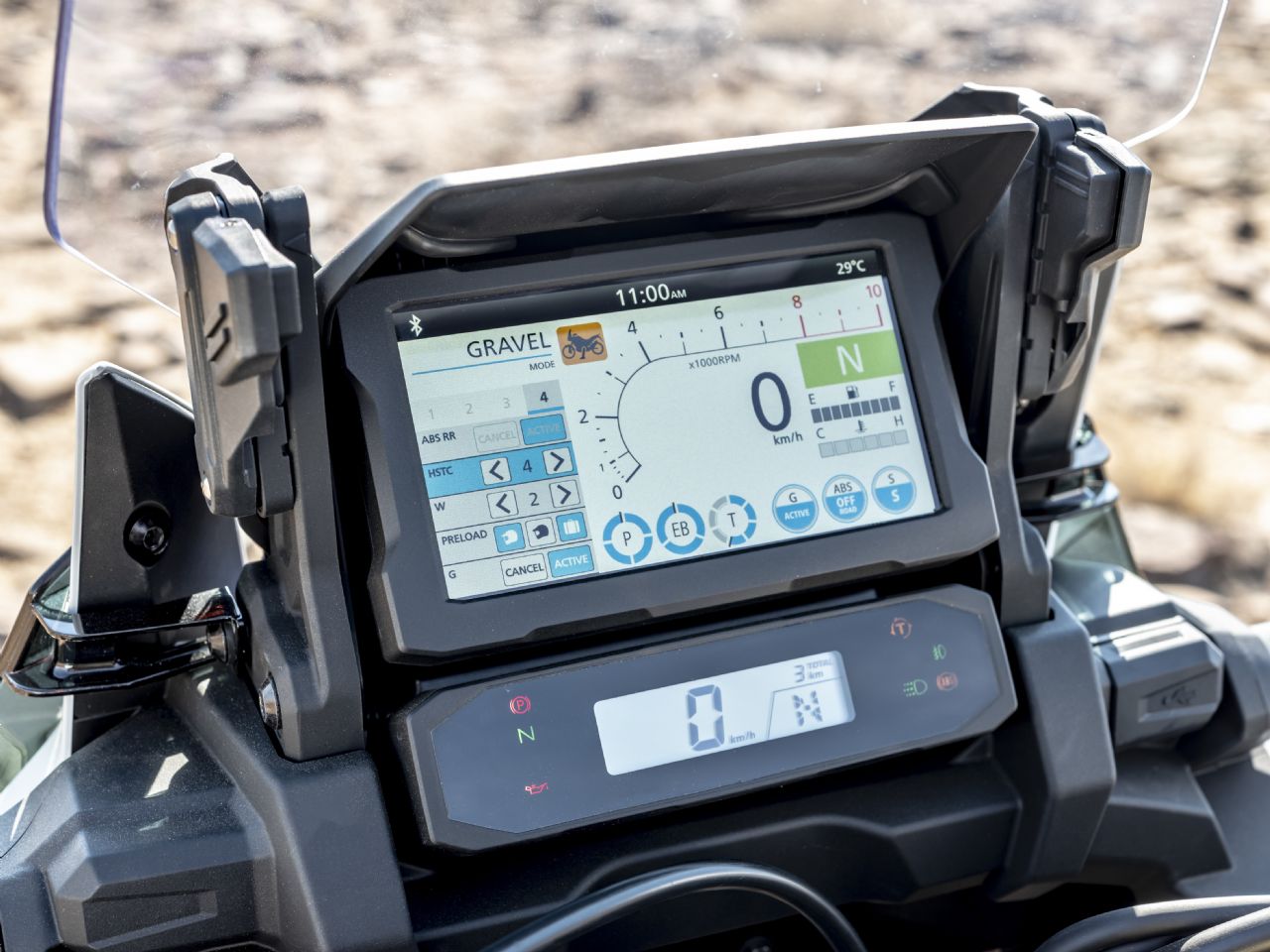 Africa Twin ima nov obraz in tehniko, prvi primerki v Trzinu že novembra Africa Twin ima nov obraz in tehniko, prvi primerki v Trzinu že novembra