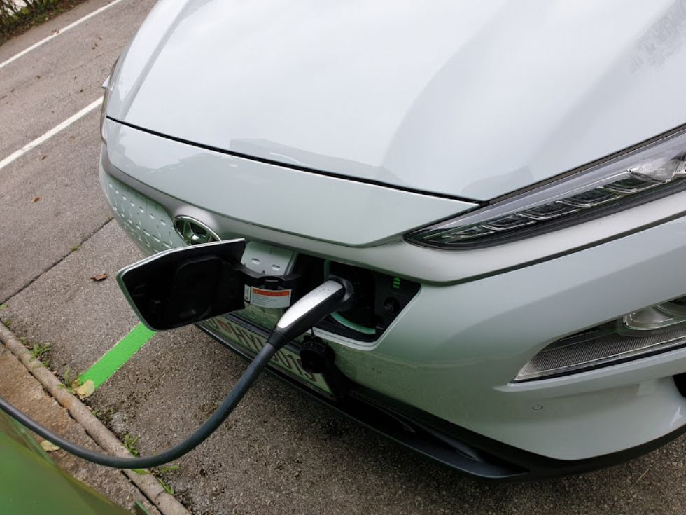 Električne polnilnice na vsaki črpalki v Nemčiji obvezne, pri nas utopija Električne polnilnice na vsaki črpalki v Nemčiji obvezne, pri nas utopija