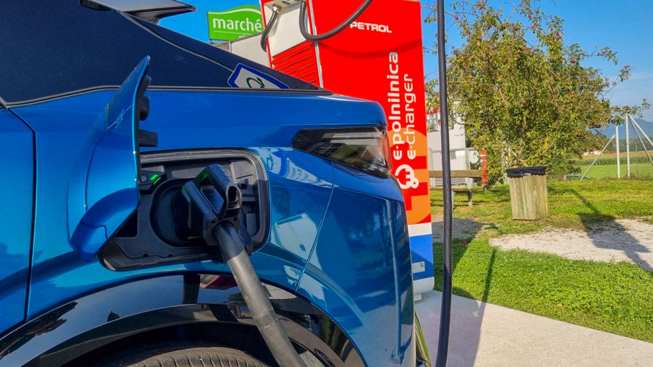 Prepričljivo nad električne izzive Prepričljivo nad električne izzive
