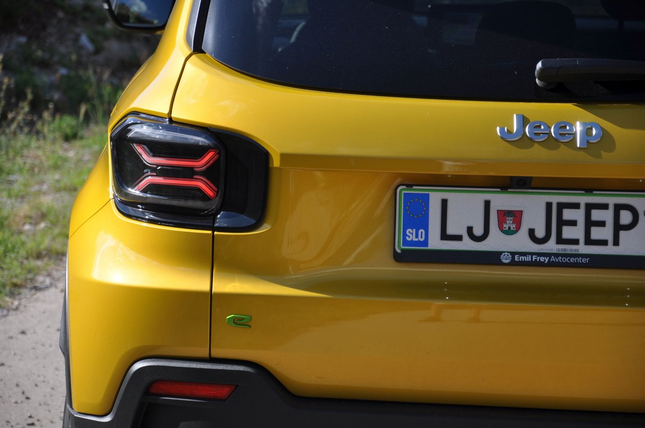 Nekje vmes Nekje vmes