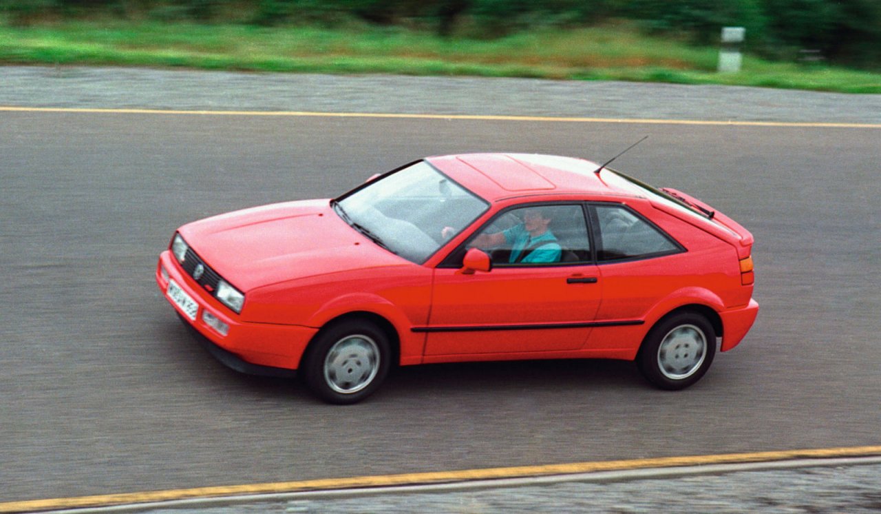 Corrado je od 1987 do 1995 vstopil kot mali kupe, razred višje od starajočega se Scirocca in izginil le tri leta za drugo generacijo.