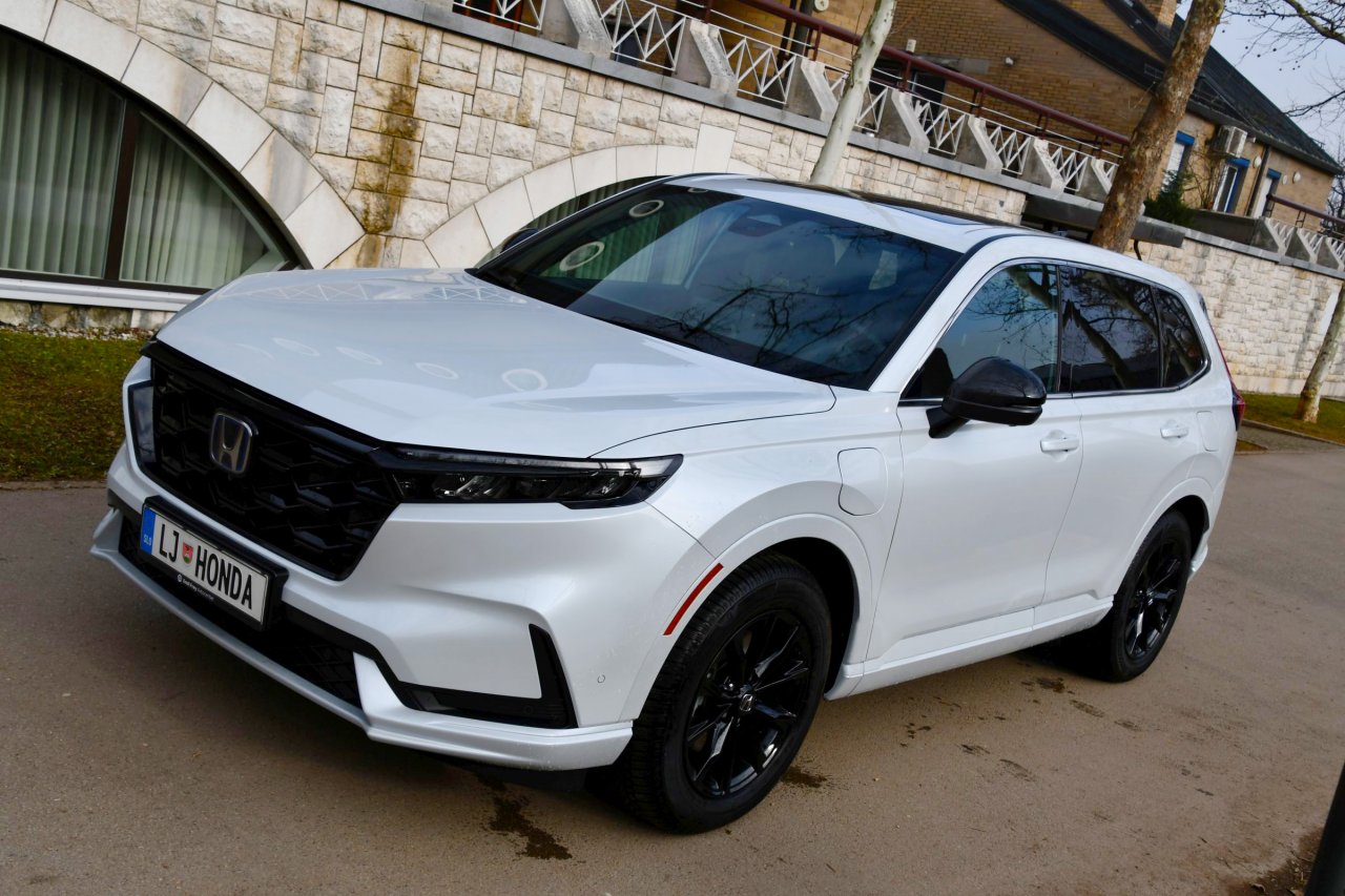 Honda z električnim repkom Honda z električnim repkom