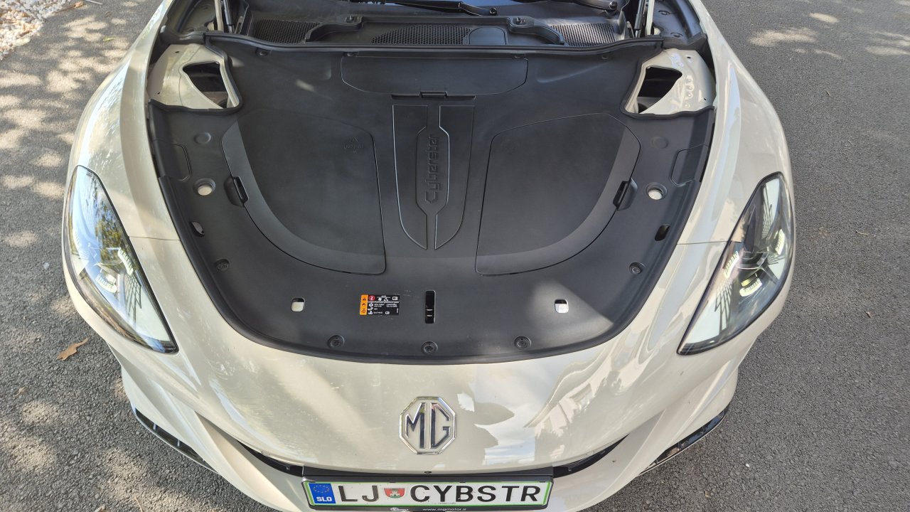 Hudičevo hiter in uživaški roadster Hudičevo hiter in uživaški roadster