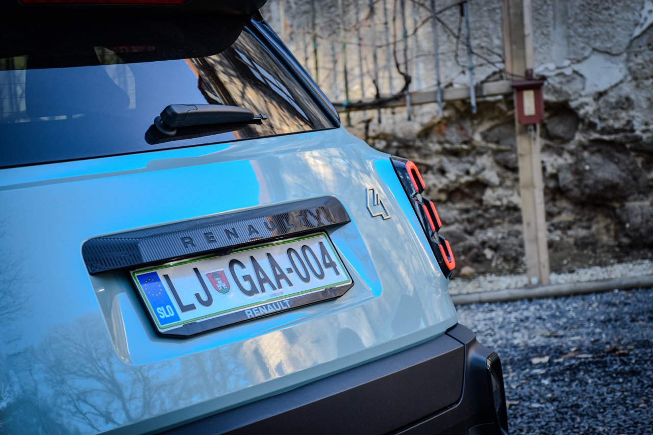 Vsi aduti električnega Renaulta 4 Vsi aduti električnega Renaulta 4