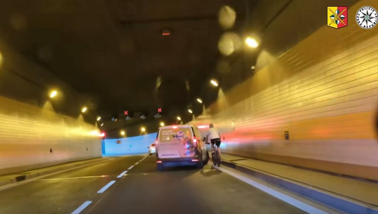 Na kolesu bežal pred policisti in nabiral prekrške Na kolesu bežal pred policisti in nabiral prekrške