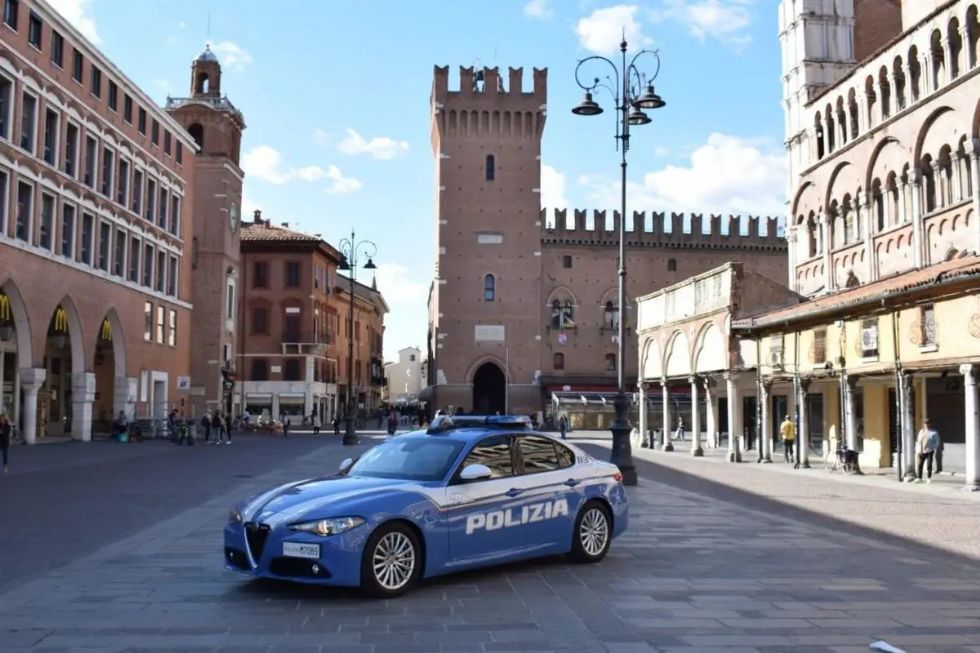 Giulia je dobila službo v številnih državnih službah v Italiji.