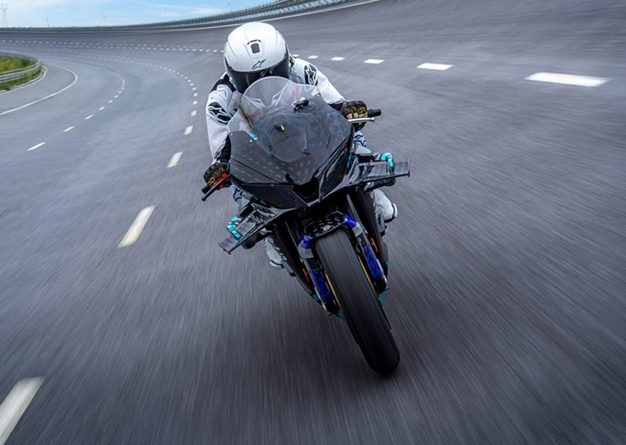Kitajski dvokolesnik z V4 motorjem dosegel hitrost skoraj 316 km/h