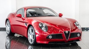 Naprodaj tri Alfe Romeo z V8 motorjem, ena ima le 24 prevoženih kilometrov