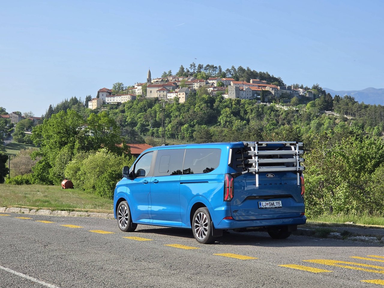 Otroško veselje do potovanja na električen način Otroško veselje do potovanja na električen način