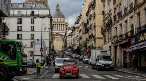 Francozi z davki ustvarjajo evropsko Kubo, novi avti so predragi