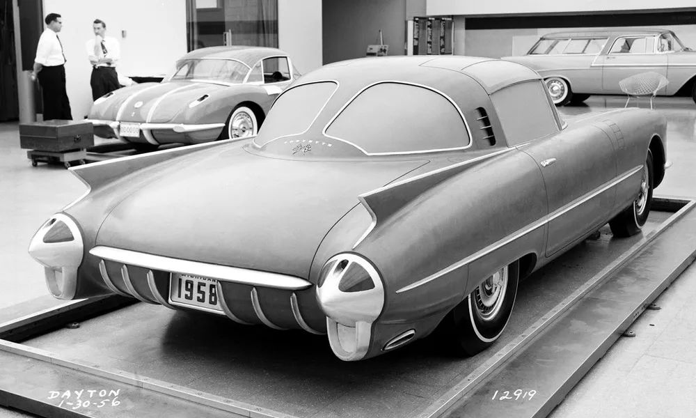 Golden Rocket je končal na konceptu Corvette, vendar je bil ta legendarni model pozneje precej drugače oblikovan.