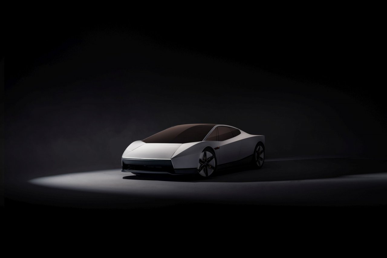 Popolnoma nora Tesla: leti, vozi po stropu in do stotice pride pod sekundo Popolnoma nora Tesla: leti, vozi po stropu in do stotice pride pod sekundo